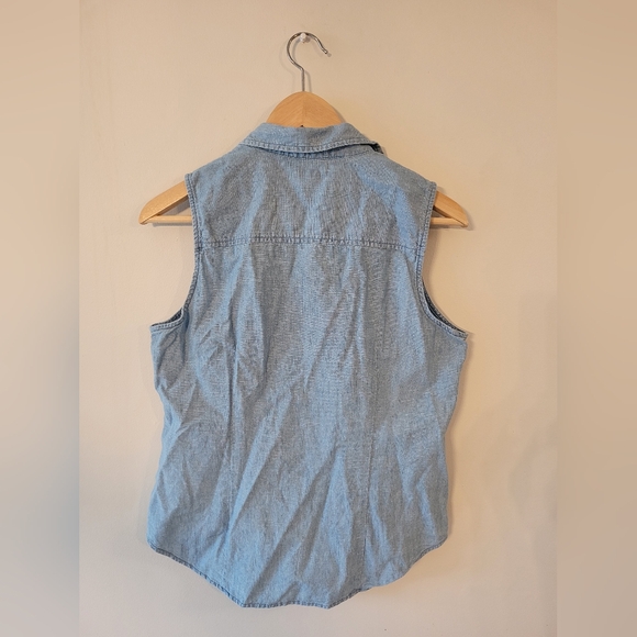 J.Crew Chambray Medium Button Up Shirt - Picture 2 of 8